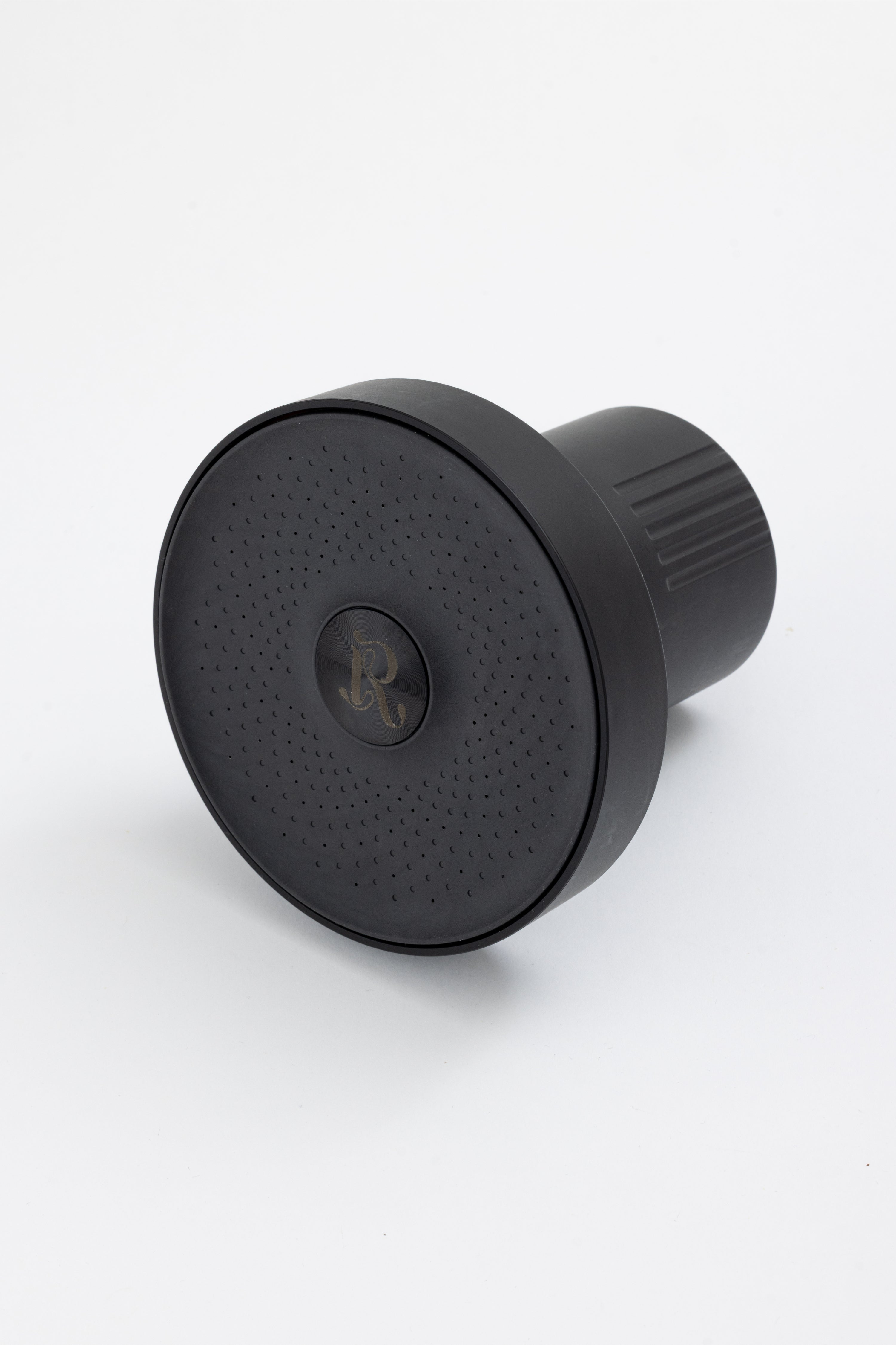 Rainé filtered showerhead chrome and jet black variants
